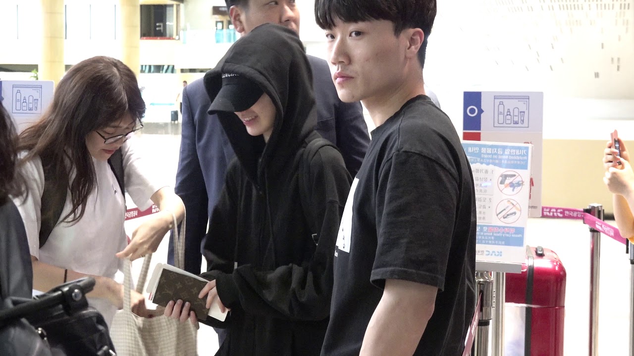 190610 Miyawaki Sakura 사쿠라 宮脇咲良 GMP to HND