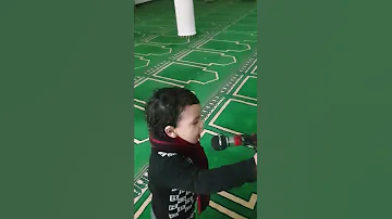 اصغر مؤذن الله اكبر الله اكبر 