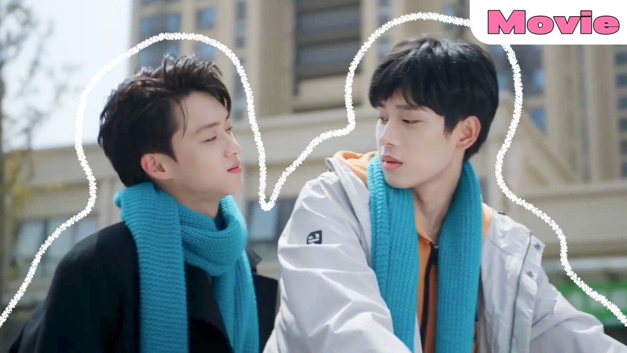 Мир! Как сладко он балует своего гордеца. Парные шарфы — теперь все знают, кто чей! 💞