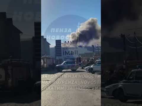 Сегодня ночью в Пензе загорелся мебельный склад в районе ТЦ «Mail» в центре Пензы.