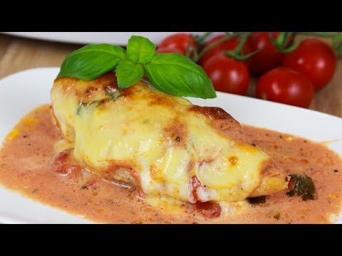 Video: Wie Man Hähnchenfilet Mit Käse Und Tomaten Im Ofen Backt