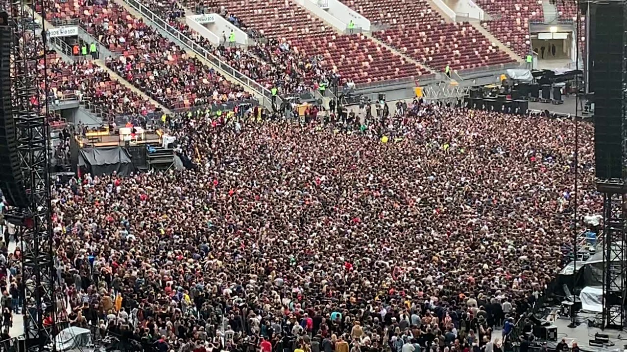 Сколько зрителей было на концерте. Концерт рамштайн в Москве. Лужники рамштайн. Рамштайн 2019 концерт. Rammstein Лужники 2019.