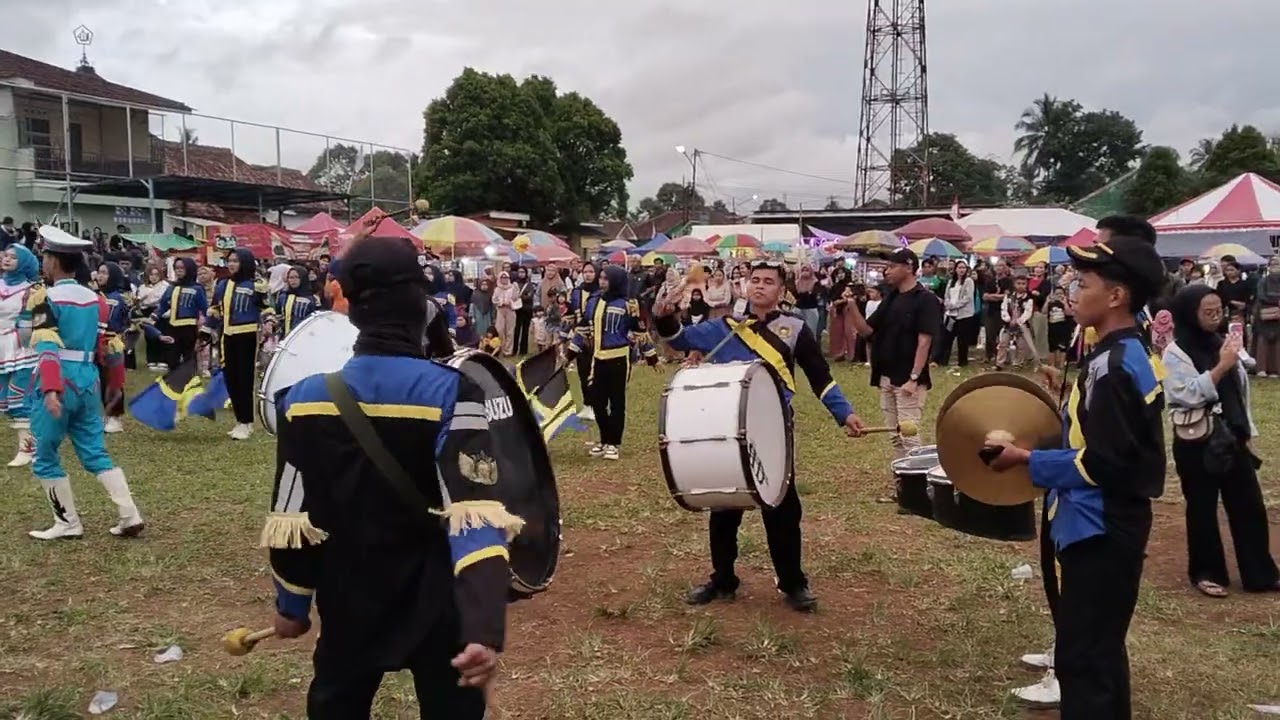 Penampilan drumband al fata 