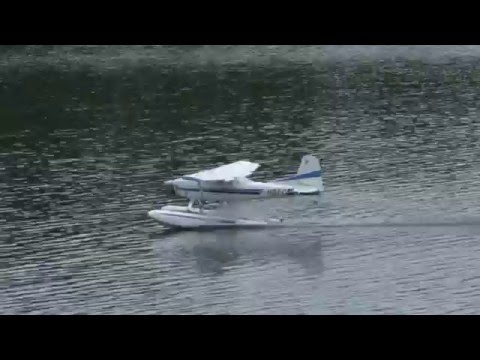 http://www.bananahobby.com/1915.html This is a nice scale Float Flight review of the awesome RTF Cessna 185 Skywagon! This Cessna 185 is a GREAT 4 to 5 chann...