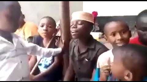 اجمل 🤗 صوت طفل سوداني 🇸🇩 يقرآ قراءن سورة( القدر) بصوت جميل جداً 🤲👌🌠💫✨⚡