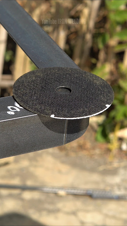 technique for cutting 90 degree angle iron using a grinding wheel for you #cuttingskills #shorts