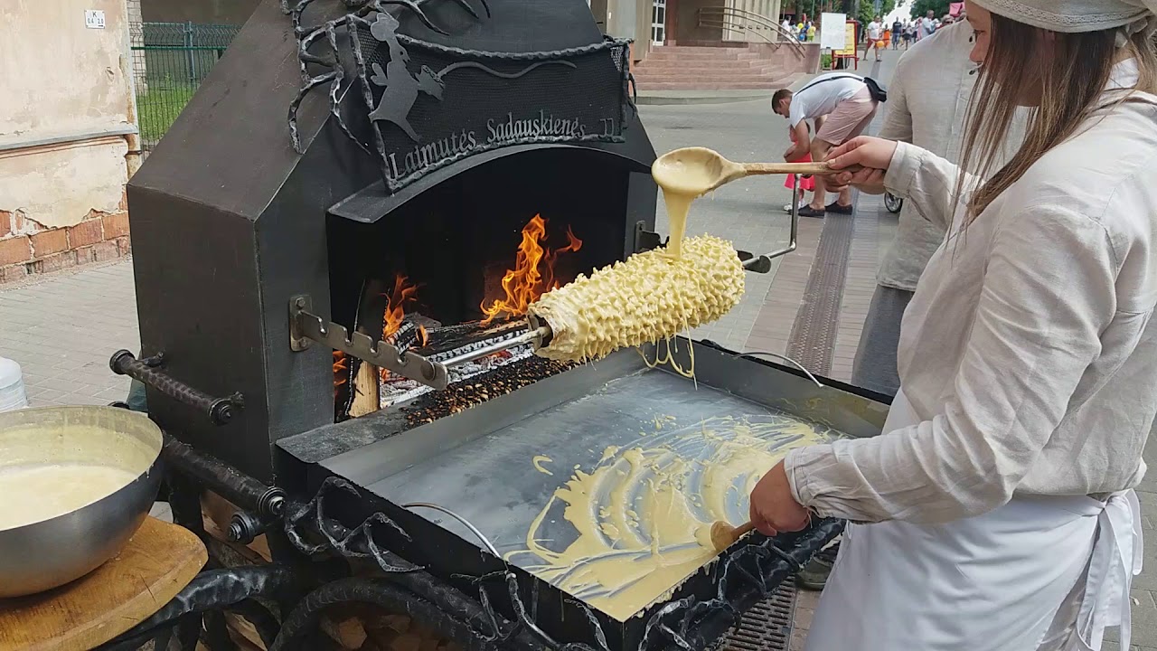 Как пекут шакотис - YouTube