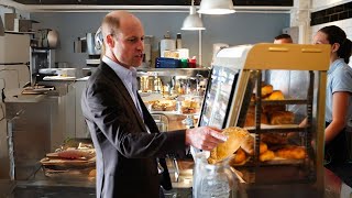 Prince William buy Cornish pasties for Princess Catherine, George, Charlotte and Louis Resimi