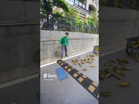 Gold coin spilling on road @xiaojiesfx #technology #vrecorder #黑科技 #元宇宙 #metaverse #shorts