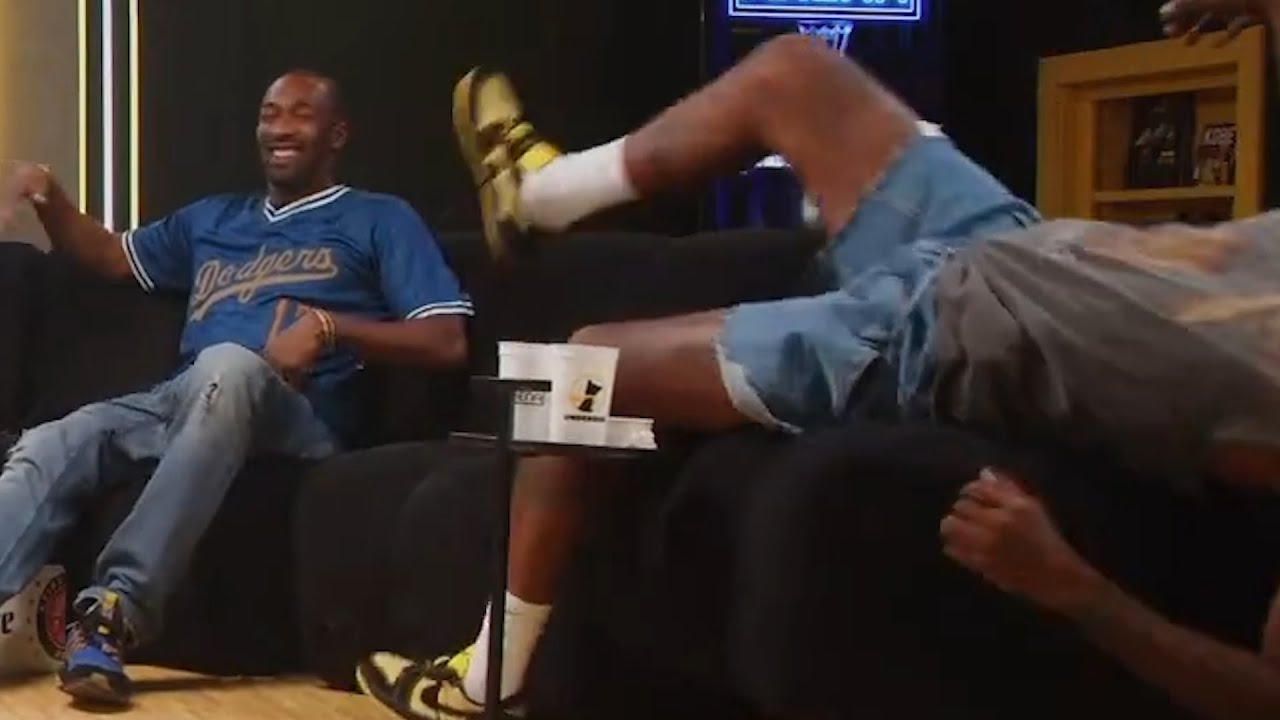 Ник скатывался с дивана...