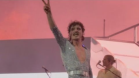 Benson Boone - Bohemian Rhapsody (Cover) Live @ Coachella 2025 w/ Special Guest Brian May (of Queen)