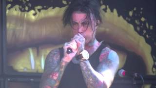 Falling in Reverse  "Alone" Live at Vans Warped Tour (Chula Vista)