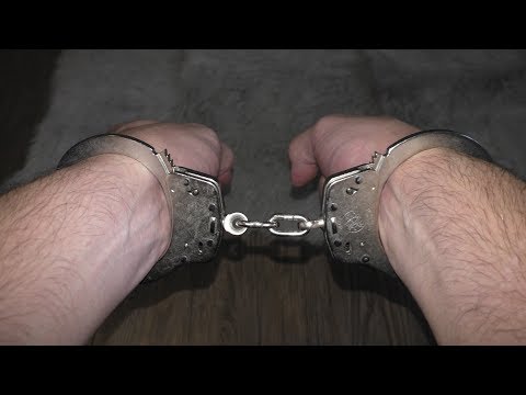 How do I escape from handcuffs? Wie entkomme ich aus Handschellen?Schloss öffnen/Handfesseln knacken