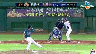 20130927 CPBL 犀牛VS桃猿 2下 余德龍一步之差漏接飛球 沒關係!隊友隨後補上一個Double Play!