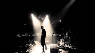 Fink - Trouble's What You're In (Live, from 'Wheels Turn Beneath Your Feet') chords