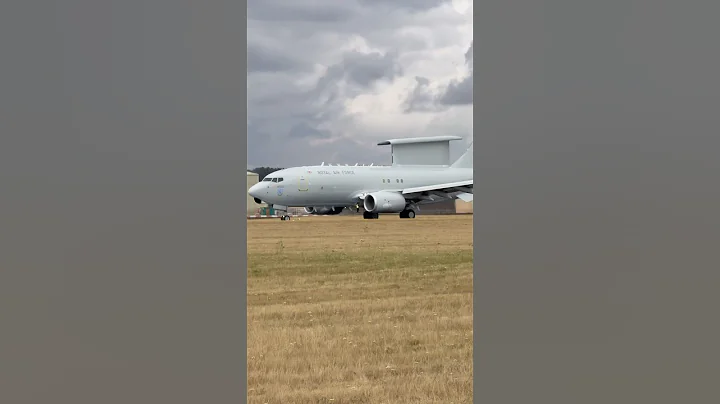 Royal 🇬🇧 Air Force E-7 Wedgetails first public appearance with a touch & go at RIAT 2025!