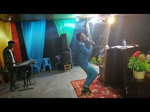 ዘማሪ ሰለሞን ሳሙኤል ዋእ ደሱተዕንም ደናምነት የሚል መዝሙር ከመድረክ ሰምታችሁ ተባረኩበት