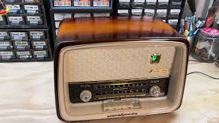 Vintage Loewe-Opta Bella Luxus German tube radio playing