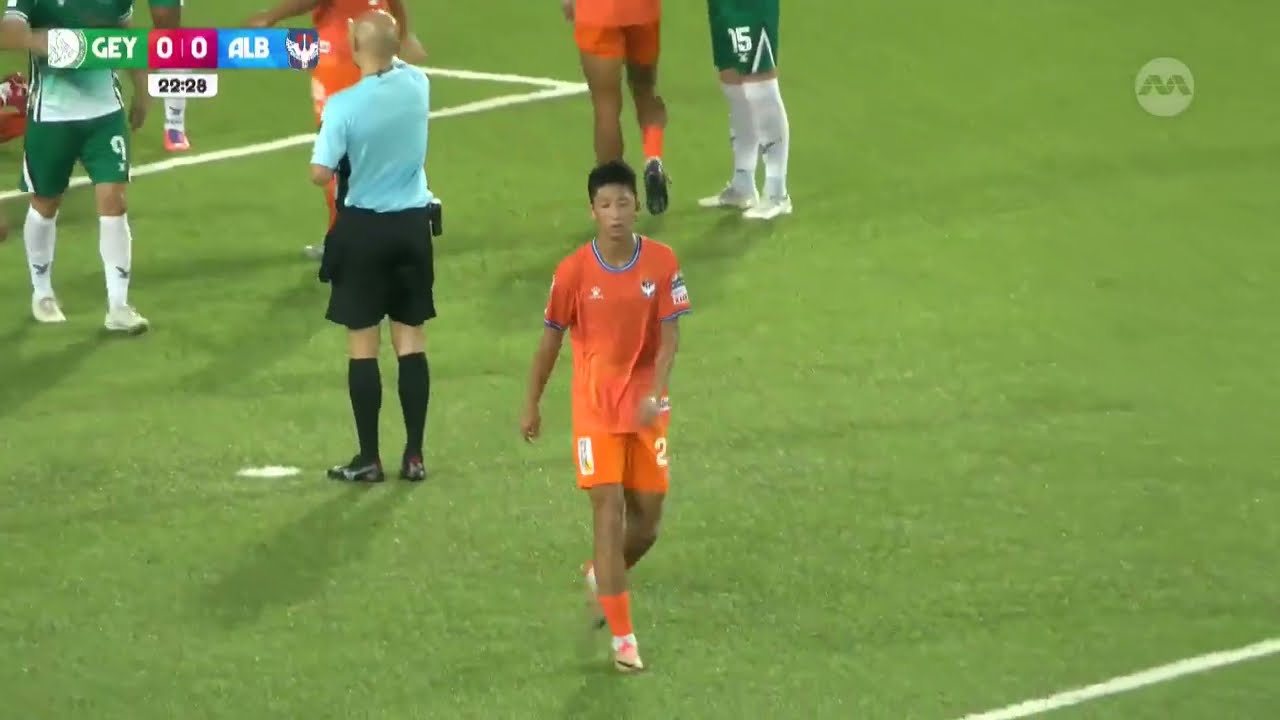 Geylang defender Shakir Hamzah gets controversial red card vs Albirex | Singapore Cup 25/26