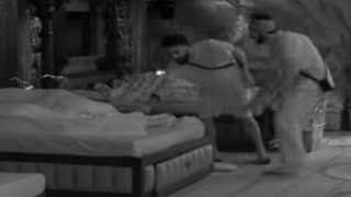 Bigg Boss 19 Live Amaal Malik Tanya Mittal Ko Adhi Raat Mein Masti Se Pareshan Tanya Karne lgi Miss