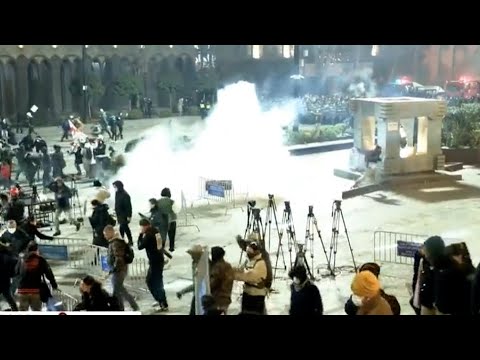 როგორ დაარბიეს მშვიდობიანი აქცია პარლამენტთან