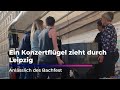 Ein Konzertflügel zieht durch Leipzig