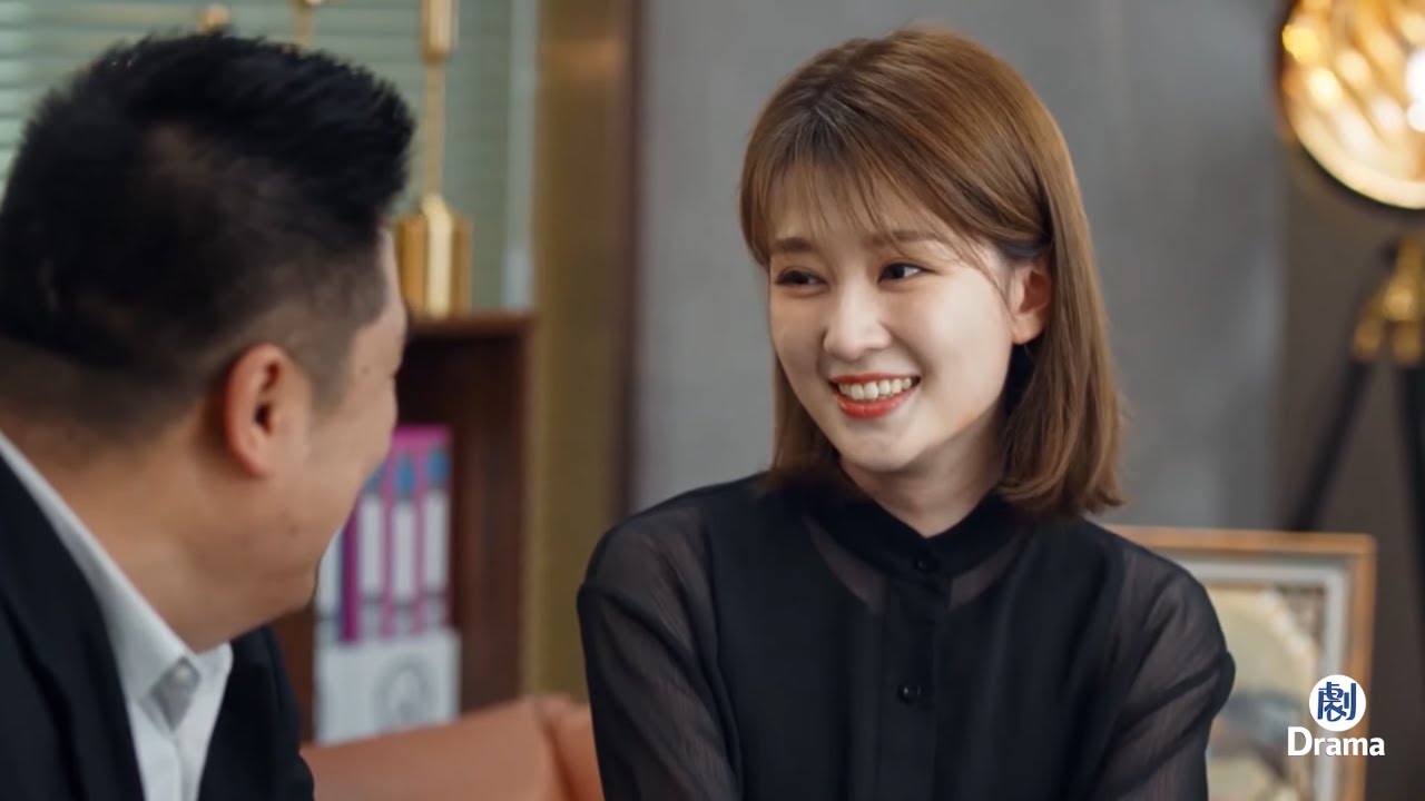 老總同意簽合同，但要女孩拿出誠意，誰料女孩太機智