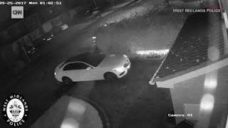 Watch thieves steal car by hacking keyless tech screenshot 1