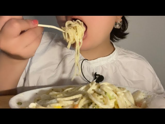 【ASMR】大盛シチューパスタを食べる🍝