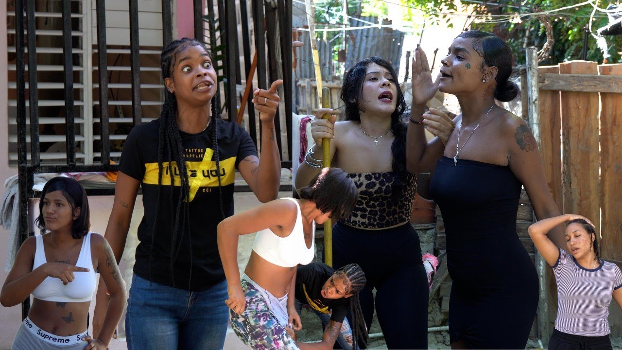 Aterroriza a todos sus vecinos... hasta que alguien la pone su lugar!!