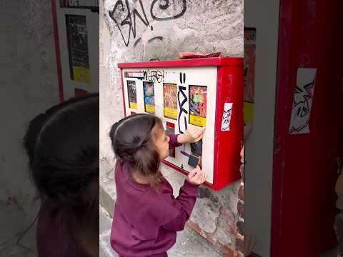 مها اشترت هاجي وآجي من الماكينة لونه اصفر