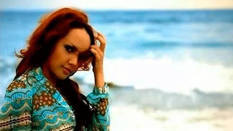 Thumbnail of МакSим - На радиоволнах (официальный клип)