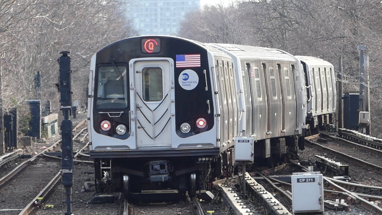 BMT Brighton Line: R160A-2/R160B Q Shuttle Trains at Kings Highway-E ...