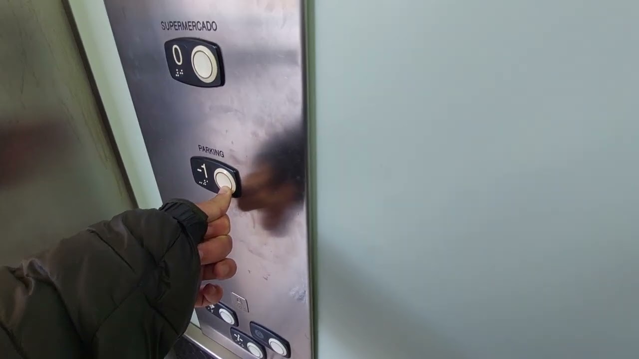 2006 ThyssenKrupp hydraulic lift at Mercadona Parking in Salou (renovated cab)