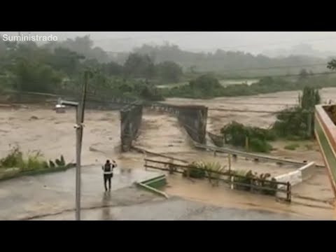 Corriente de río provoca el colapso de puente en Utuado