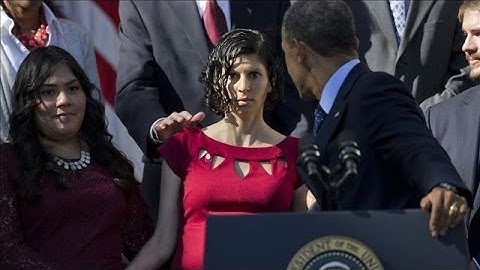 Obama Aids Woman Close to Fainting