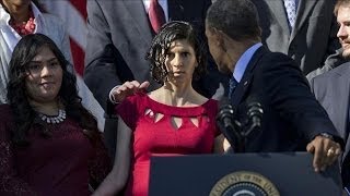 Obama Aids Woman Close to Fainting