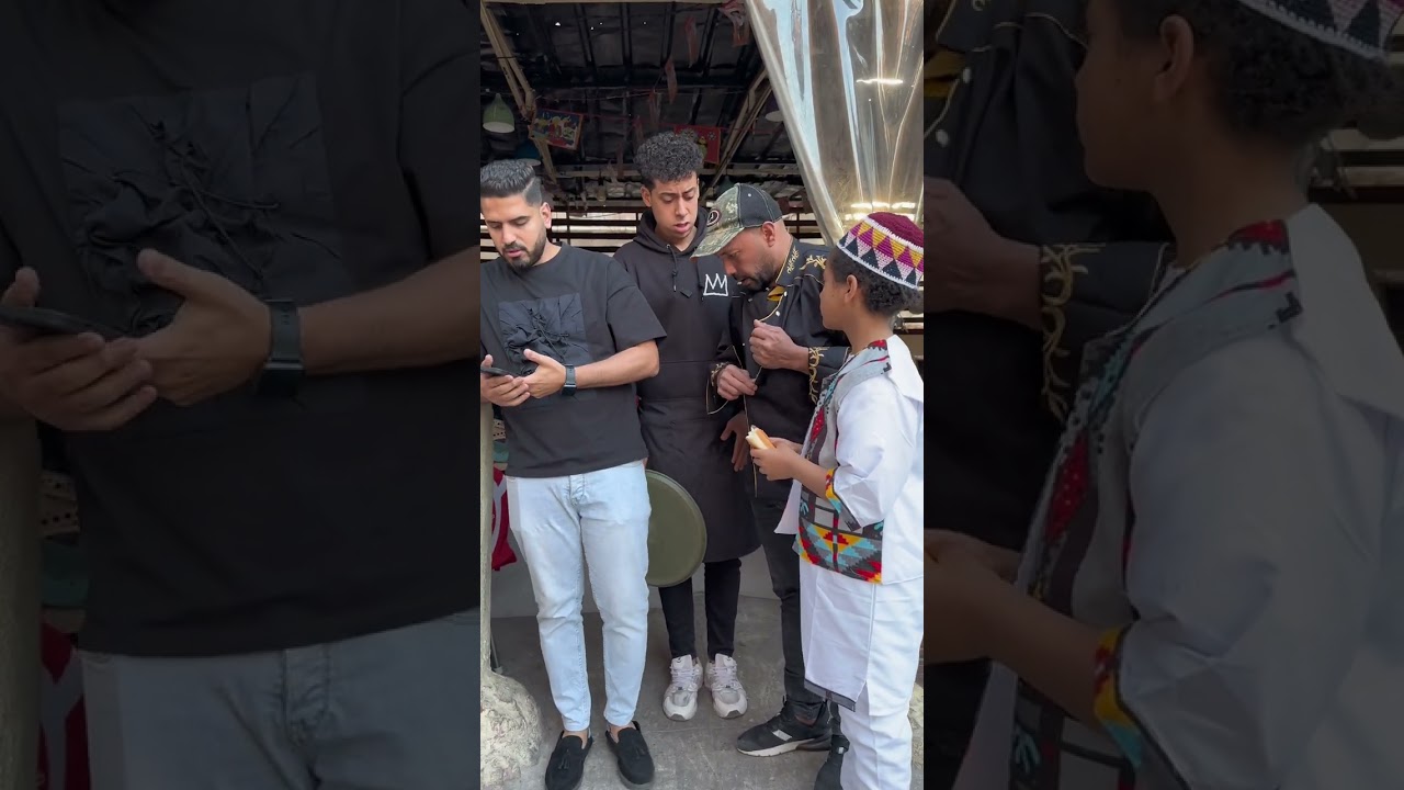 وجد طفل صغير تايه ويبكى من الجوع (بكار)شوف حصل ايه 😱