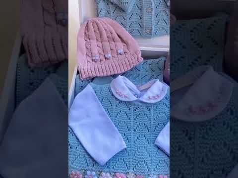 CONJUNTO SALOPETE E CASAQUINHO EM TRICÔ BORDADO
