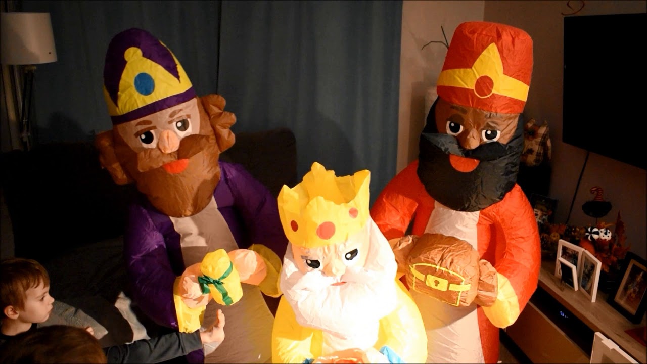 Deflating over 100 Halloween Christmas Easter Inflatables Airblown ...