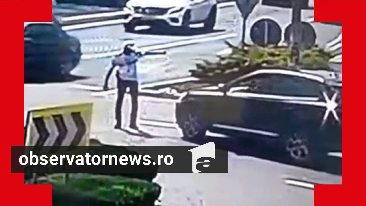 Momentul în care un afacerist târăşte cu maşina un polițist care dirija circulaţia, în Eforie