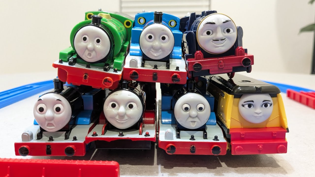 プラレール】トーマスたちに電池を入れて走らせよう！Put batteries in