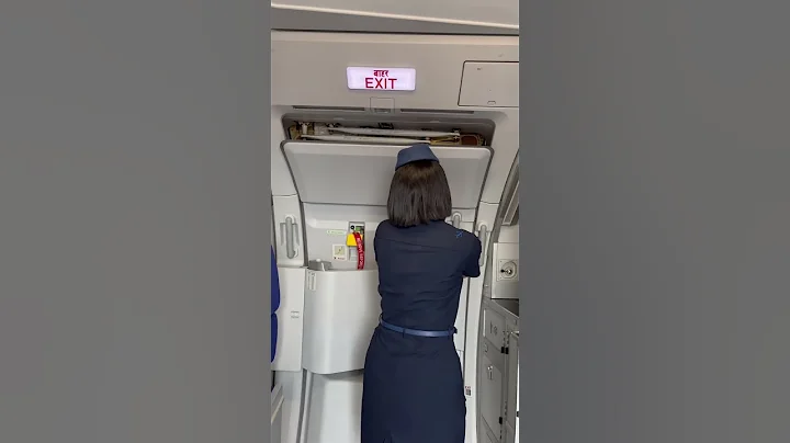 Aircraft door closing #aviation #flight #cabincrewlife #girlpower #cabincrewtraining #travel