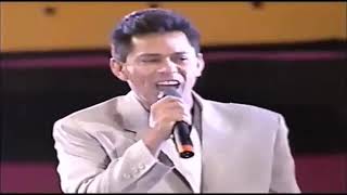 Amigos 1995 - Leandro & Xororó cantam "Temporal de Amor"
