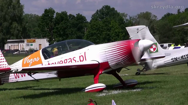 Graszka 2009 - Robert Kowalik in his Extra 300