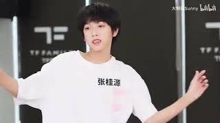 TF家族 四代 张桂源 奔跑2 奔跑2]TF家族四代张桂源王橹杰张函瑞小卡拍立得官方正品