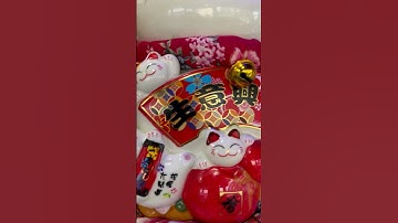 Maneki-neko (Beckoning cat) Japanese figurine.Cute!!!😍