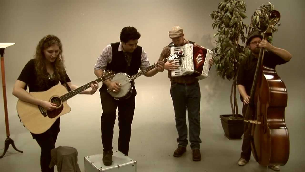 PE LIVE: The Paper Crowns perform "Tehachapi"