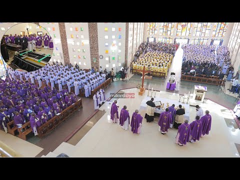 ASKOFU MKUU RUGAMBWA AZIKWA NDANI YA KANISA KUU BUKOBA WAUMINI WAONGEA HISTORIA YAKE YAWEKWA WAZI