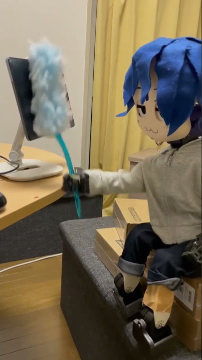 Kibo-chan looks pleased to be able to use the dusting stick. 🧹